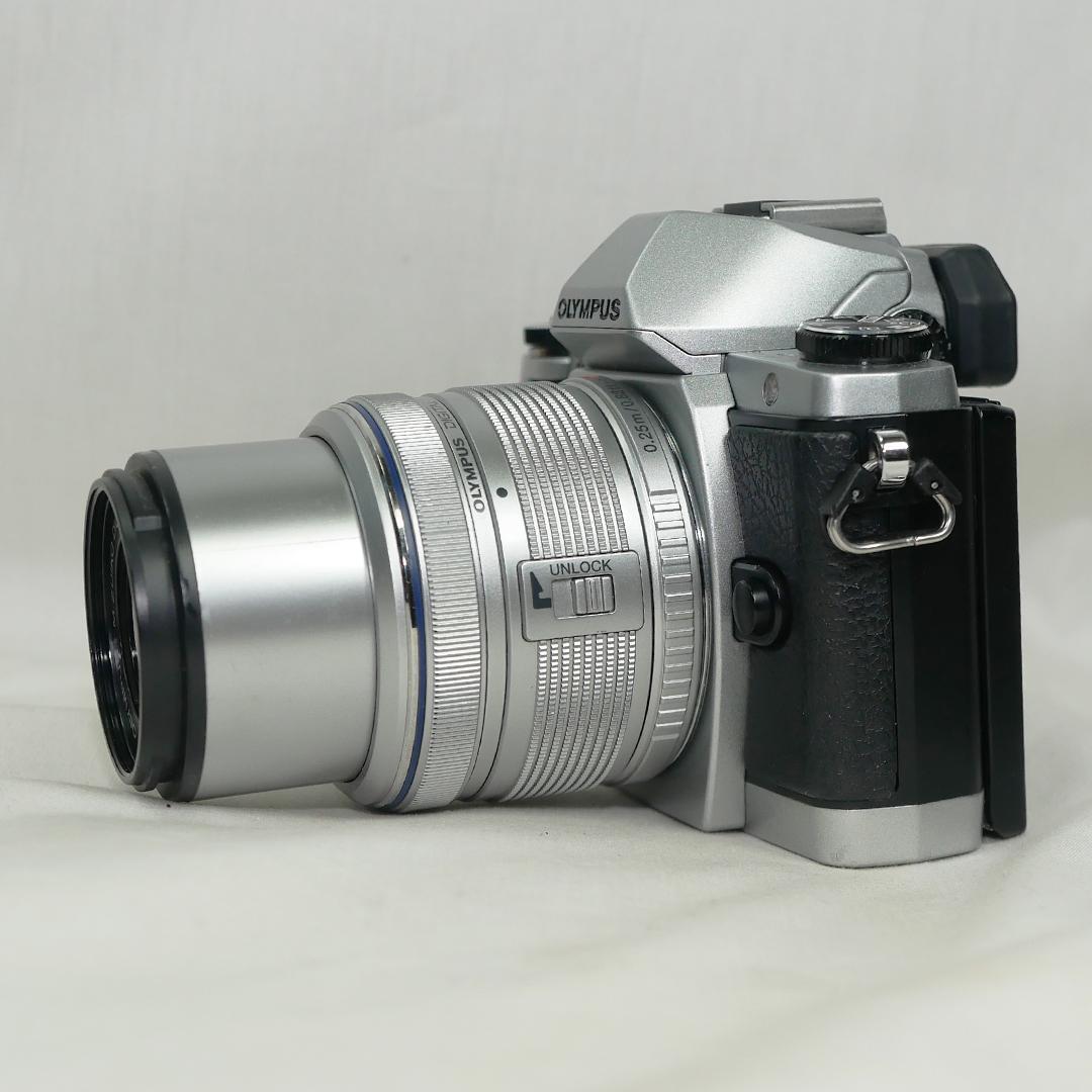 OLYMPUS OM-D E-M10 + 標準・望遠レンズセット