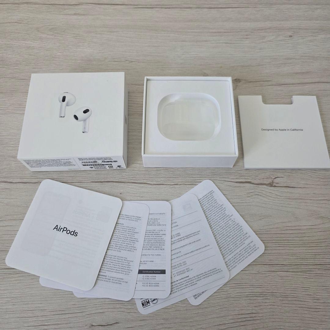 専用 極美品 AirPods 第三世代 MagSafe充電可能モデル ケース付き