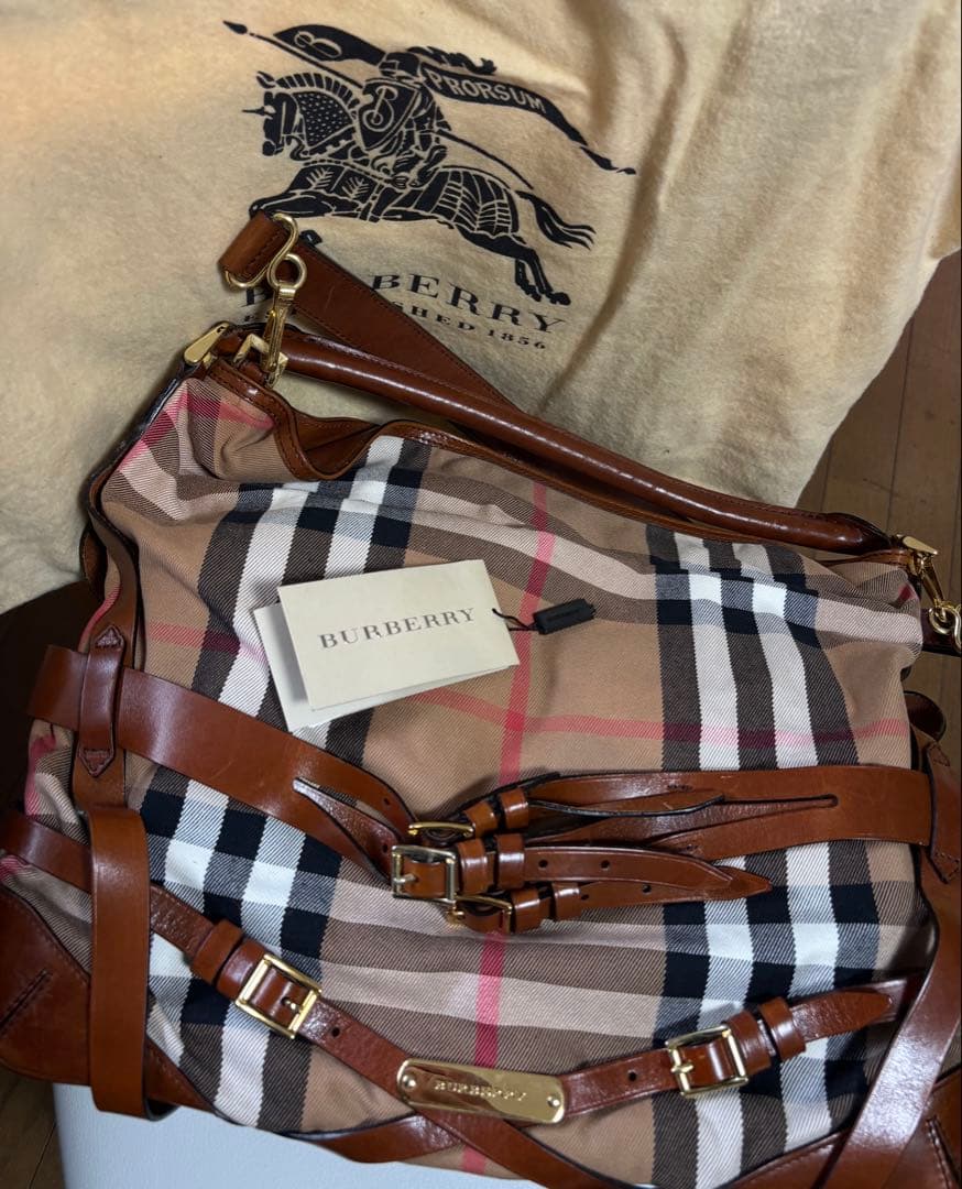 ほぼ未使用 Burberry ショルダーバッグ
