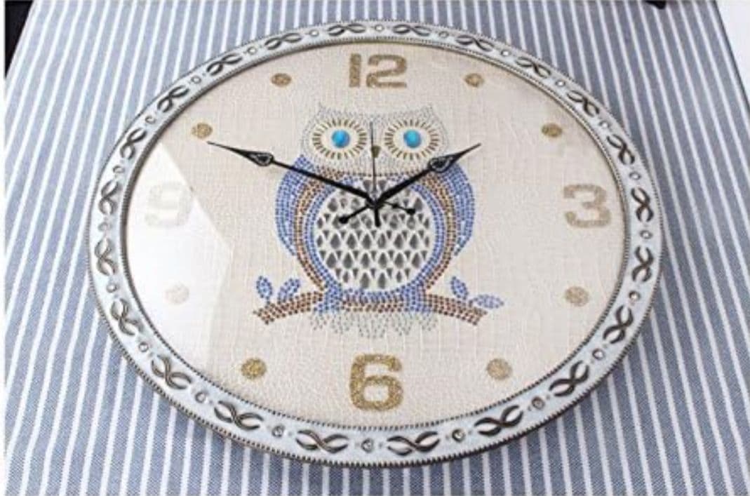フクロウデザイン　掛時計 アイボリー