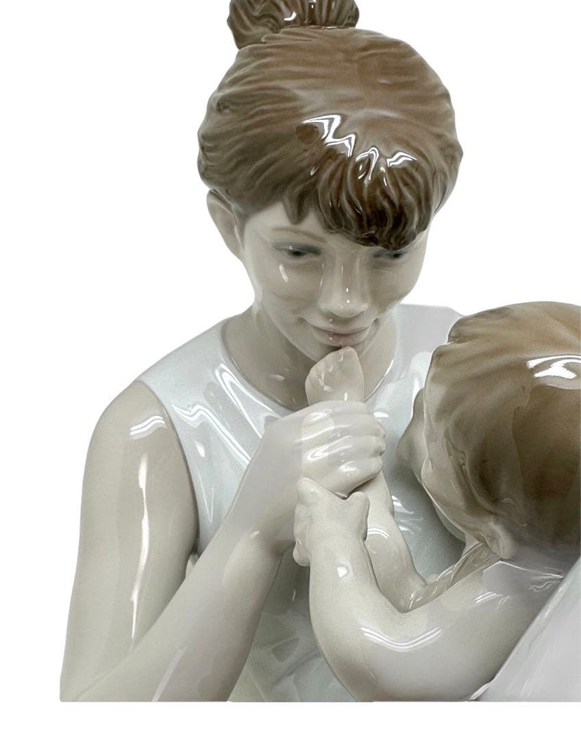 リヤドロ　ママとのひととき　くすくす笑い　NO.9152 フィギュリン　陶器人形