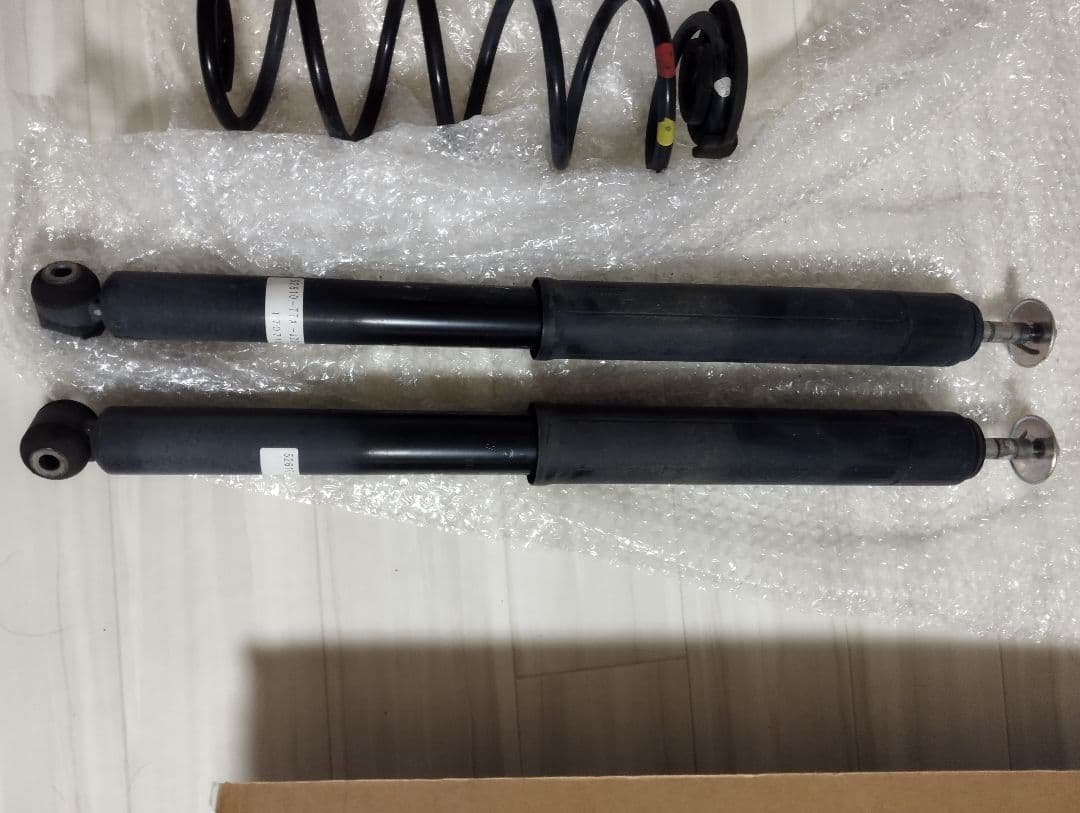 ＮBOXJF3 純正 サスペンションキット ショックアブソーバーとスプリング