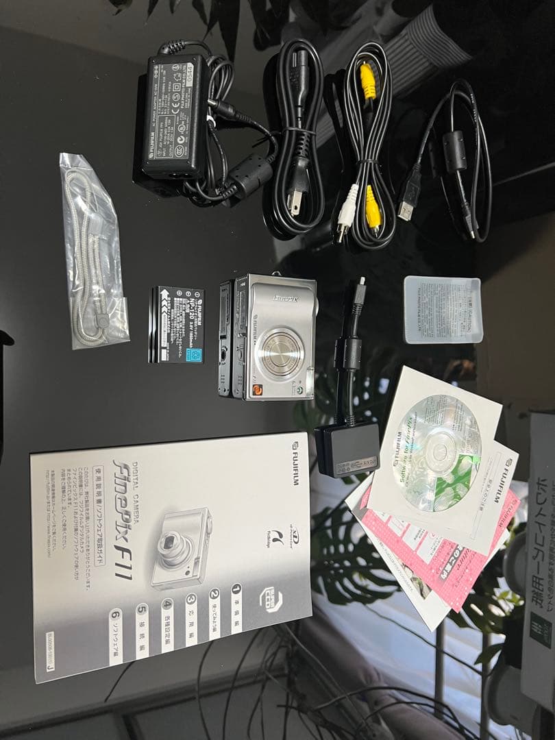 2005年製オールドデジカメ　FinePix F11 箱付属品全セット