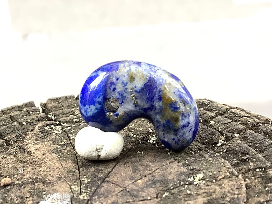 ✳希少お宝勾玉‼️ ラピスラズリ　黄鉄鉱ピカピカ　色彩良好　本物ソーティング付‼️