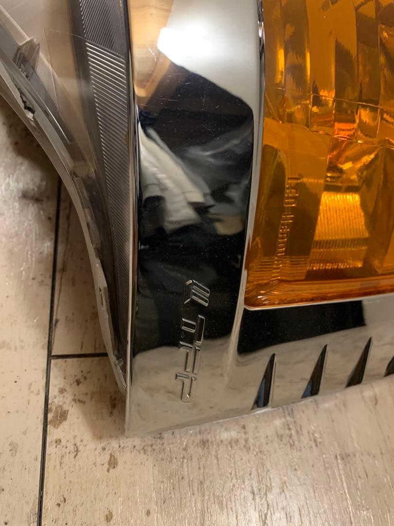 ハイエース　純正ヘッドライト