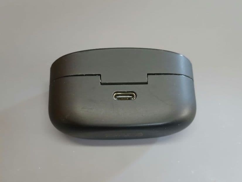 SONY　WF-1000XM4　ワイヤレス　ノイズキャンセリング　イヤホン　①