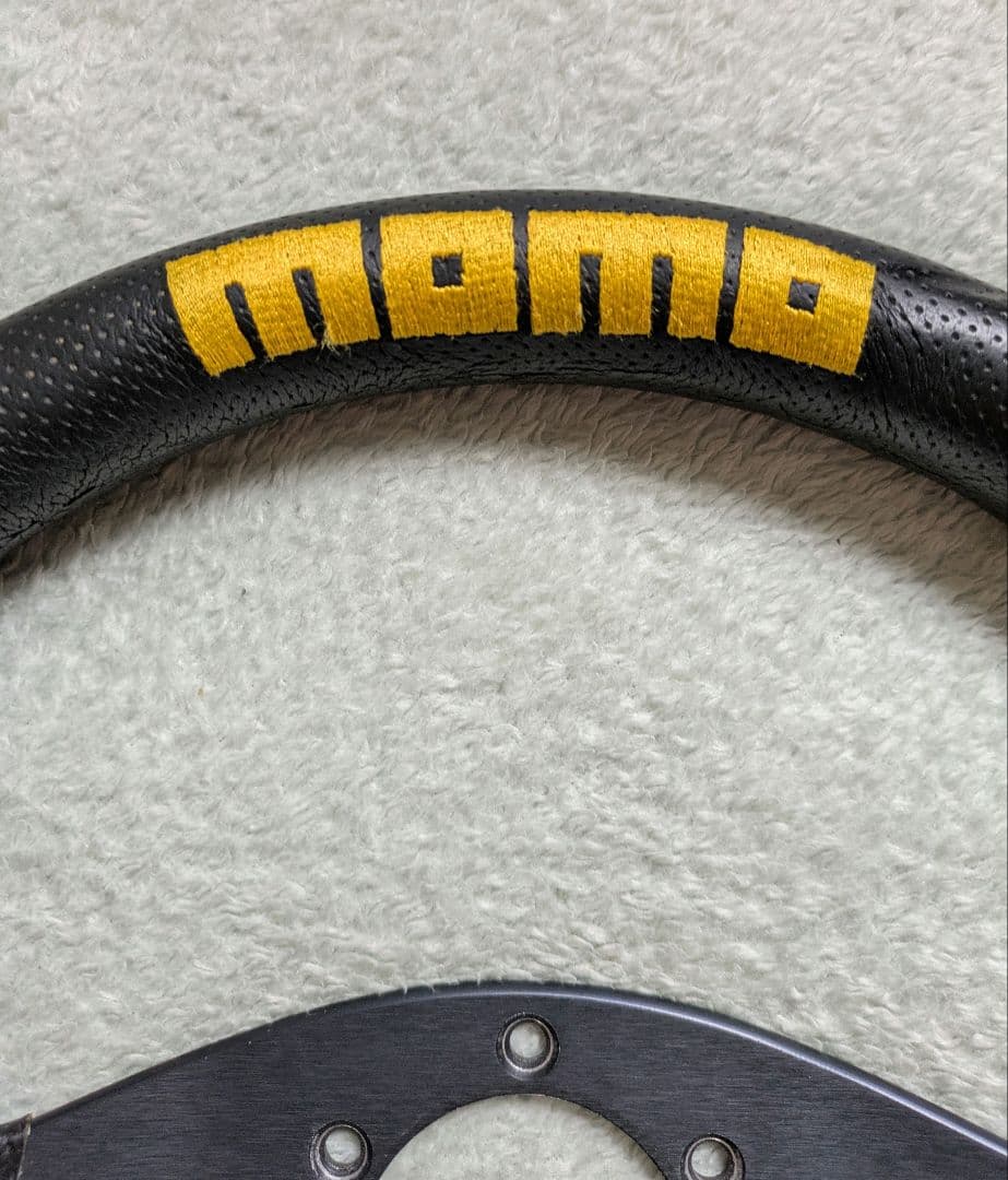 【美品】ｍｏｍｏステアリング　コンペティション　350ｍｍ