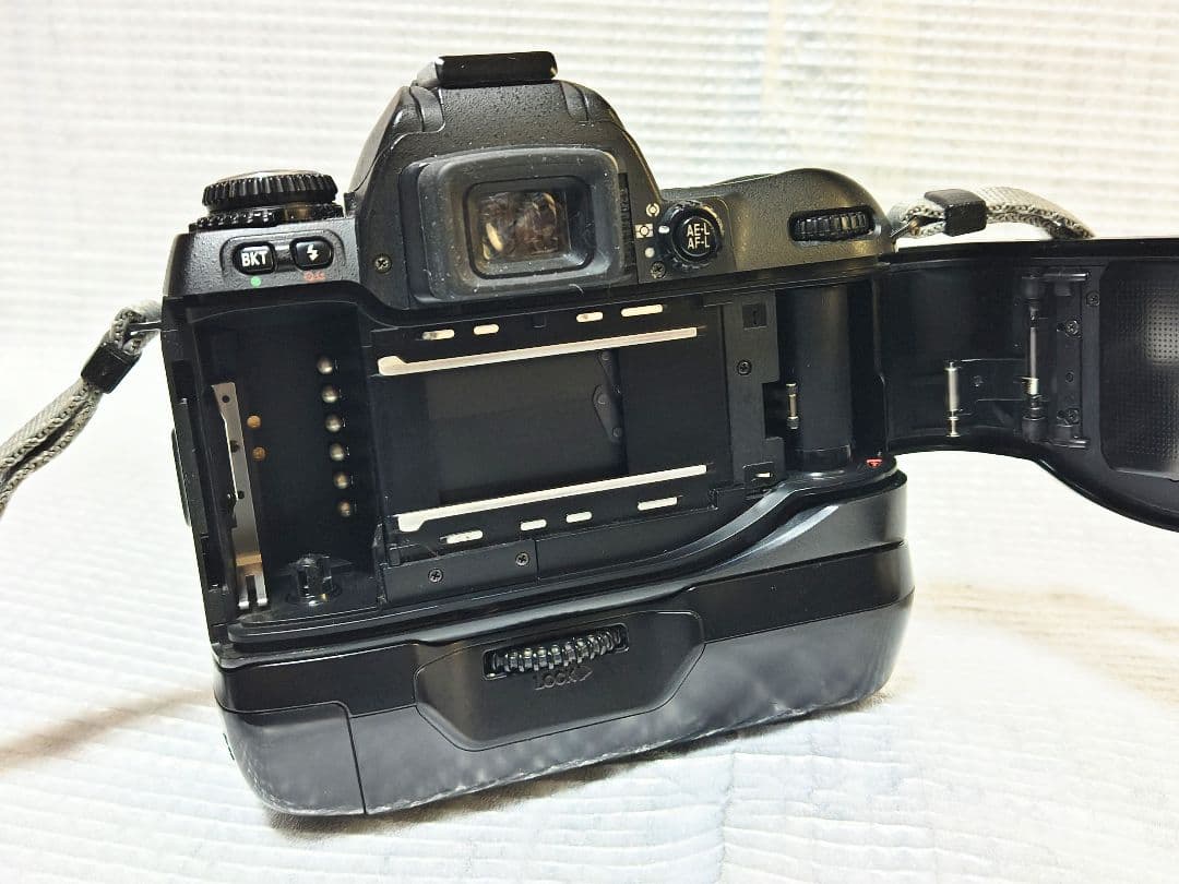 お買い得 ニコン F80とアクセサリーセット