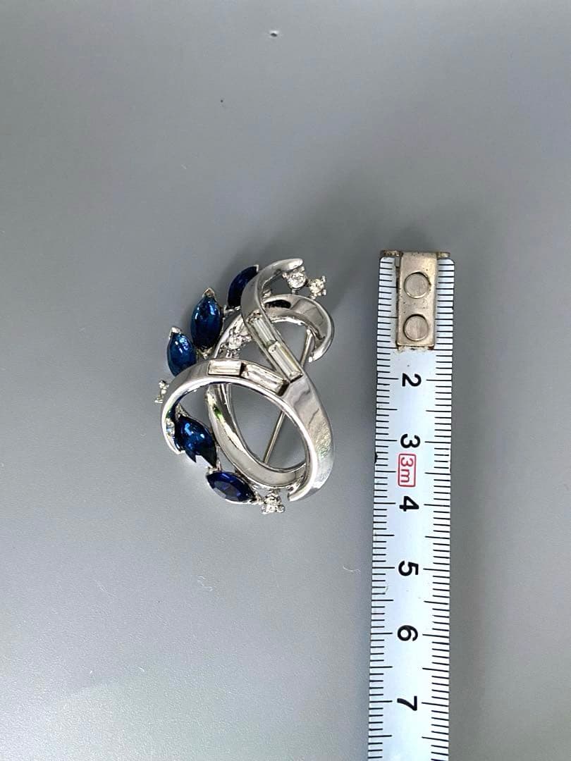 lotuscloud 2524⭐️TRIFARI トリファリヴィンテージブローチ