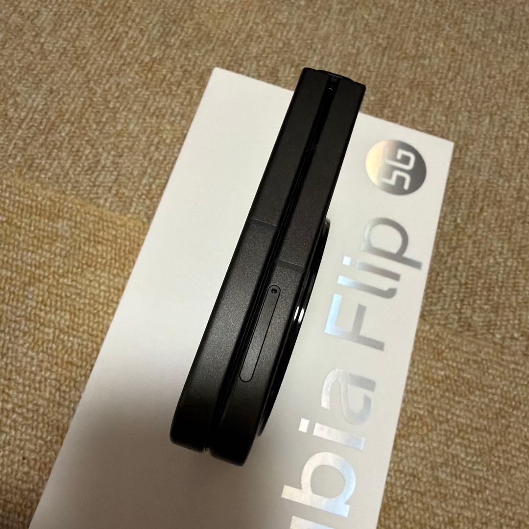 nubia Flip 5G 本体