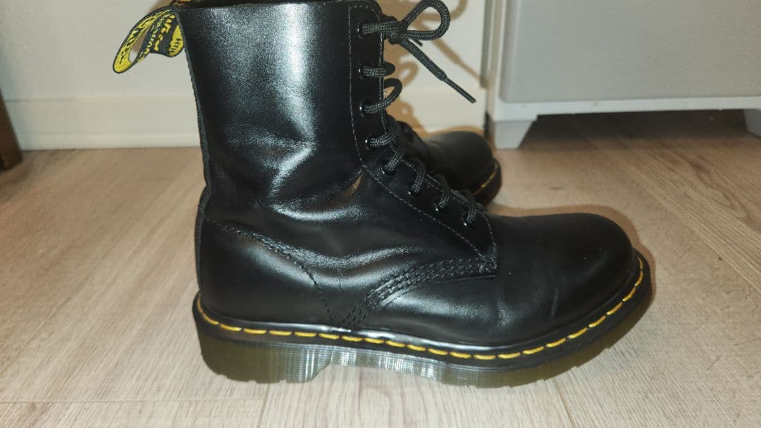 超美品ドクターマーチン 8ホール　エンジニアブーツ本革UK4