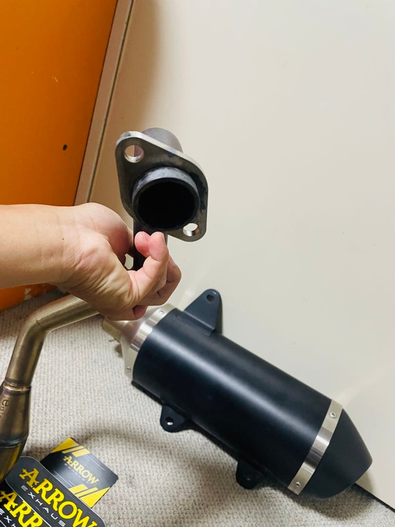 ARROW マフラー 　(SRGT125/200 APRILIA)