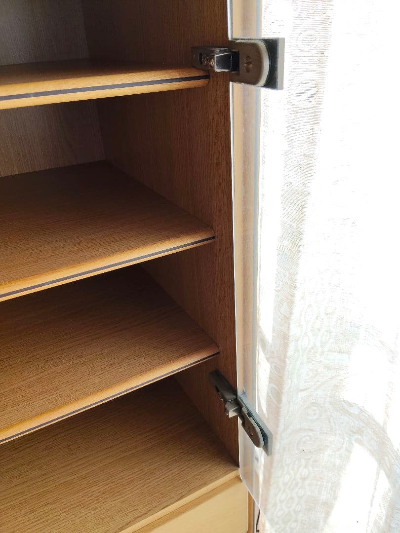 木製食器棚 ガラス扉付き