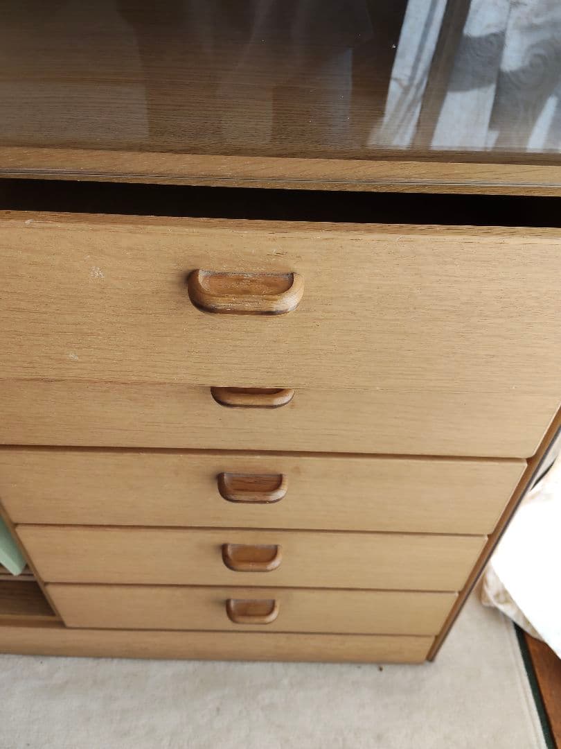 木製食器棚 ガラス扉付き