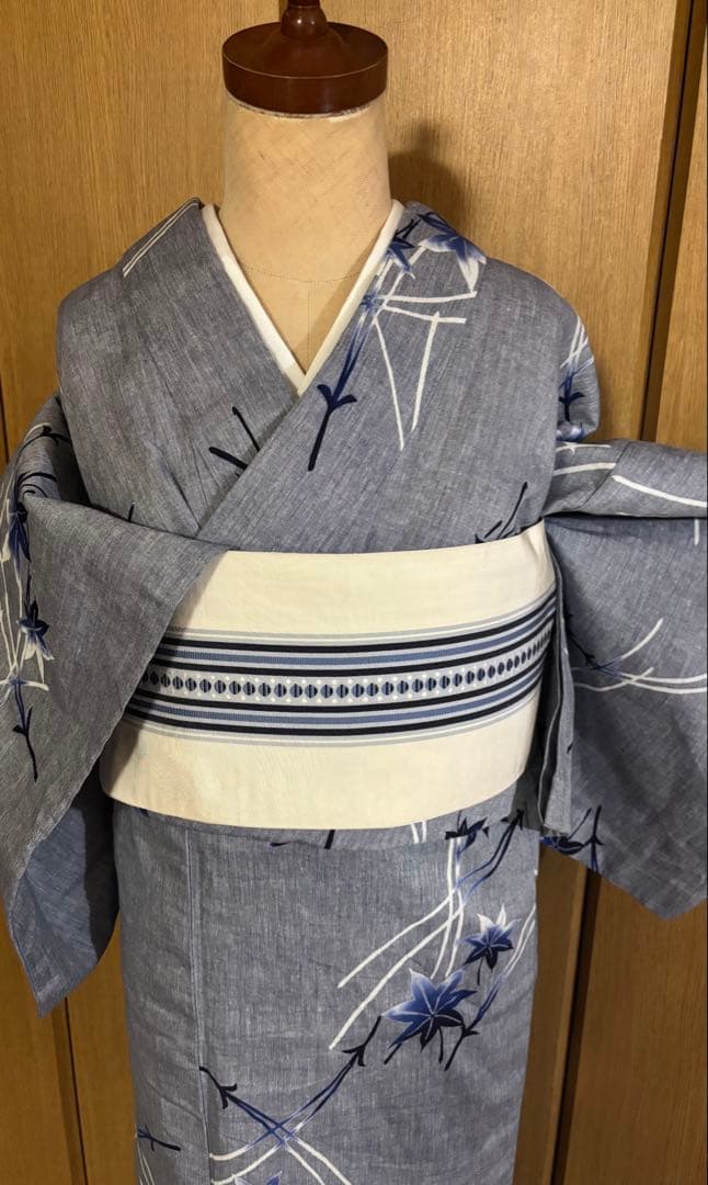 青みグレー地　紅葉と松葉文様 綿紬　大人の高級浴衣　竺仙調 ゆったりサイズ