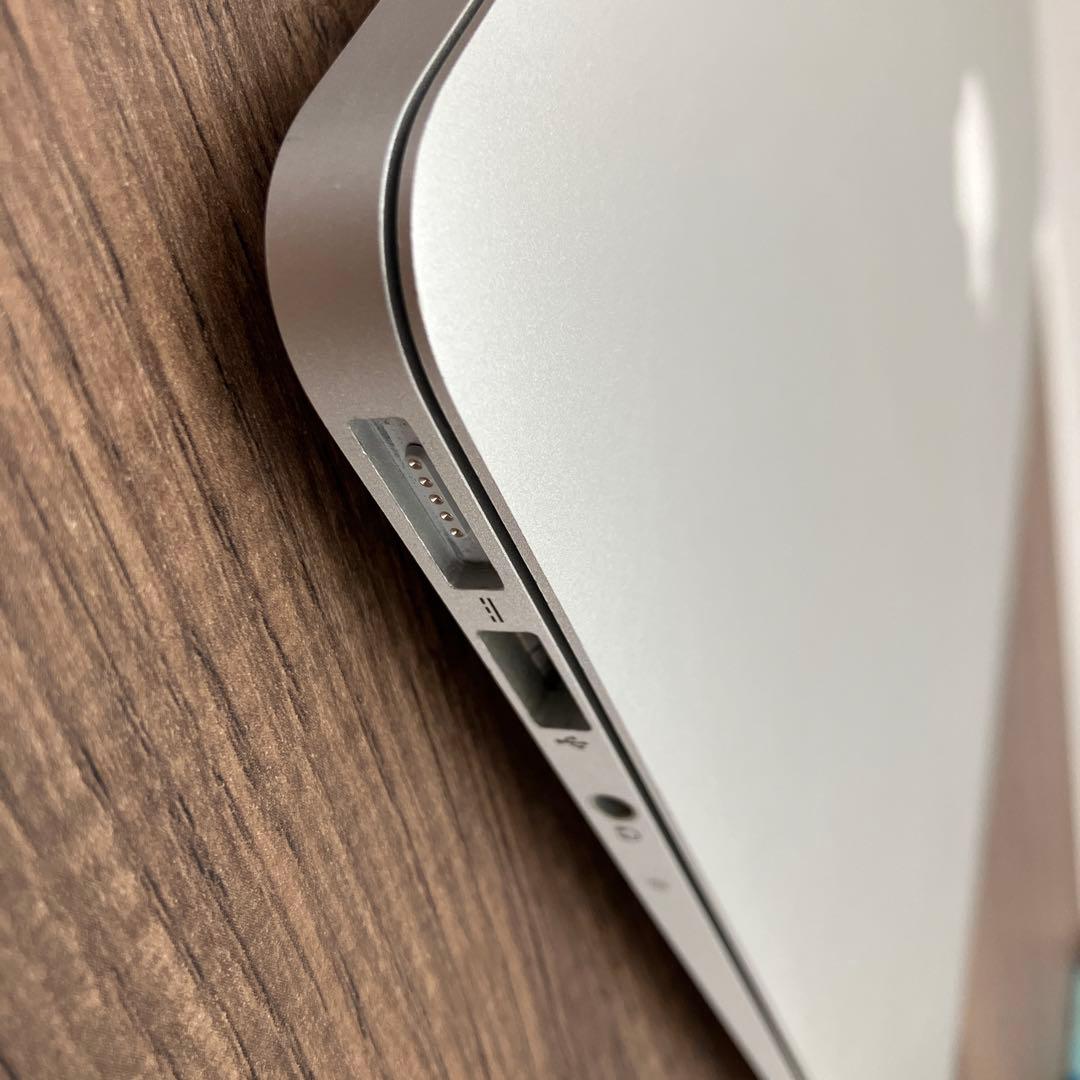 MacBook Air 13インチ 2012 / 4GB 128GB 充電器付き