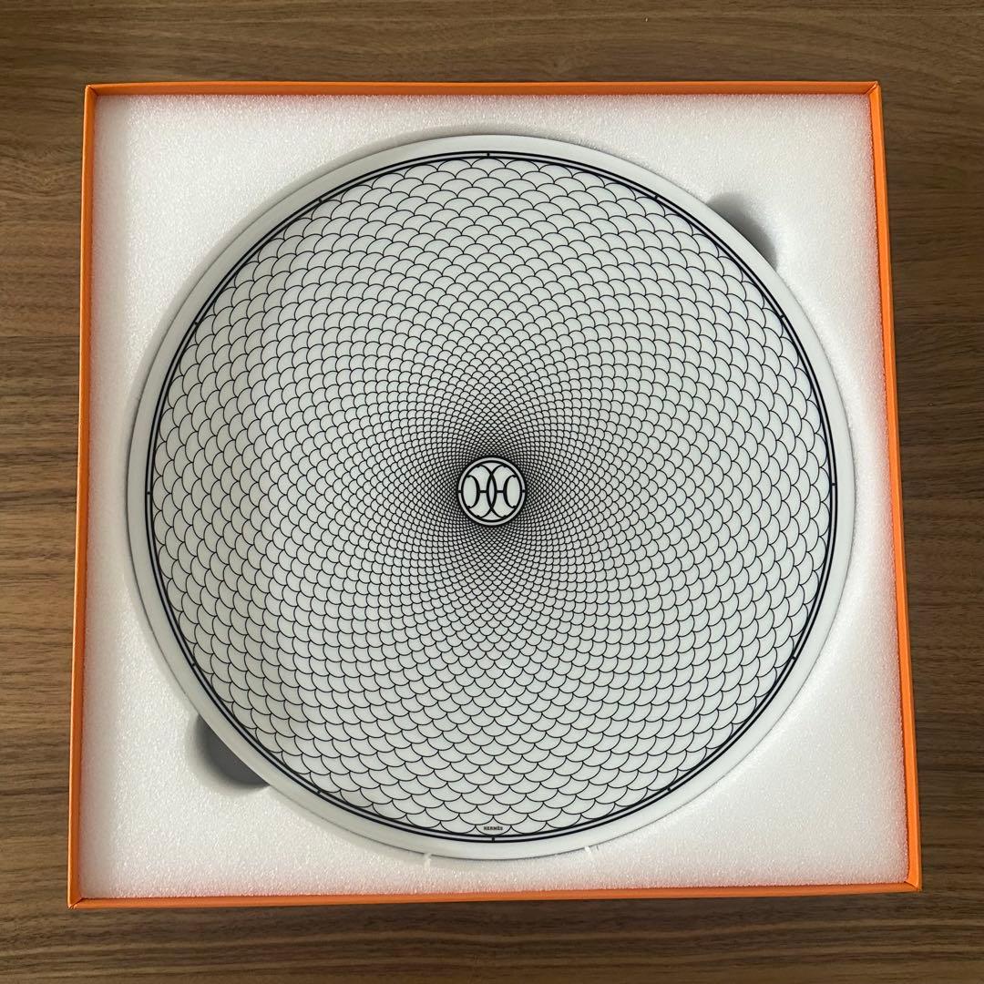 新品未使用　HERMES ディナープレート2枚〈Hデコ〉