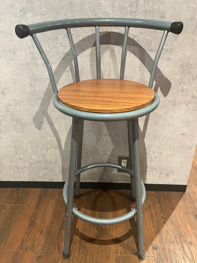 木製円形テーブルとバースタイル椅子2脚セット