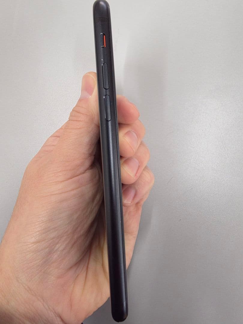 iPhone SE2 64GB ブラック SIMロック無し