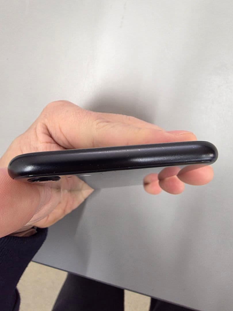 iPhone SE2 64GB ブラック SIMロック無し