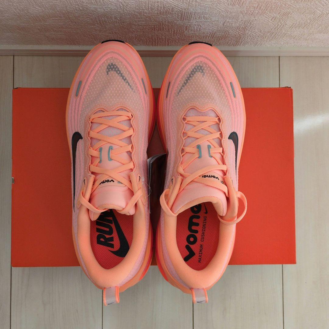 【新品未使用超人気モデル初期カラー】ナイキ ボメロプラス