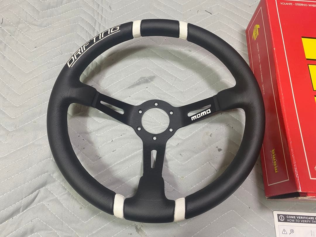 モモ　momo DRIFTING ステアリングホイール 350mm