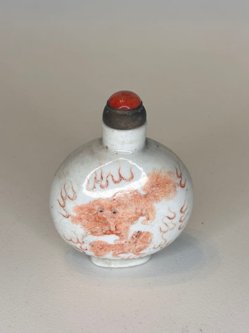 希少品 ！中国 赤絵 獅子文 鼻煙壺 乾隆年製底款 時代物 骨董品 コレクション