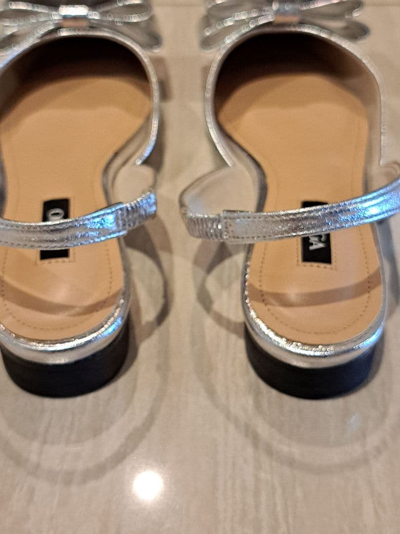 【人気完売】【美品】OHGA シルバー ポインテッドトゥ ミュール