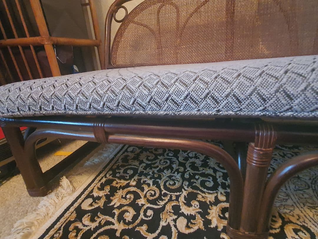 週末大幅値引き！アンティークラタン製 背もたれ付きソファー