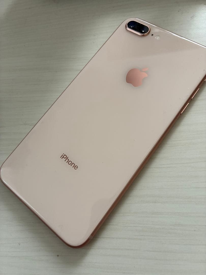 Apple iPhone 8 Plus 本体