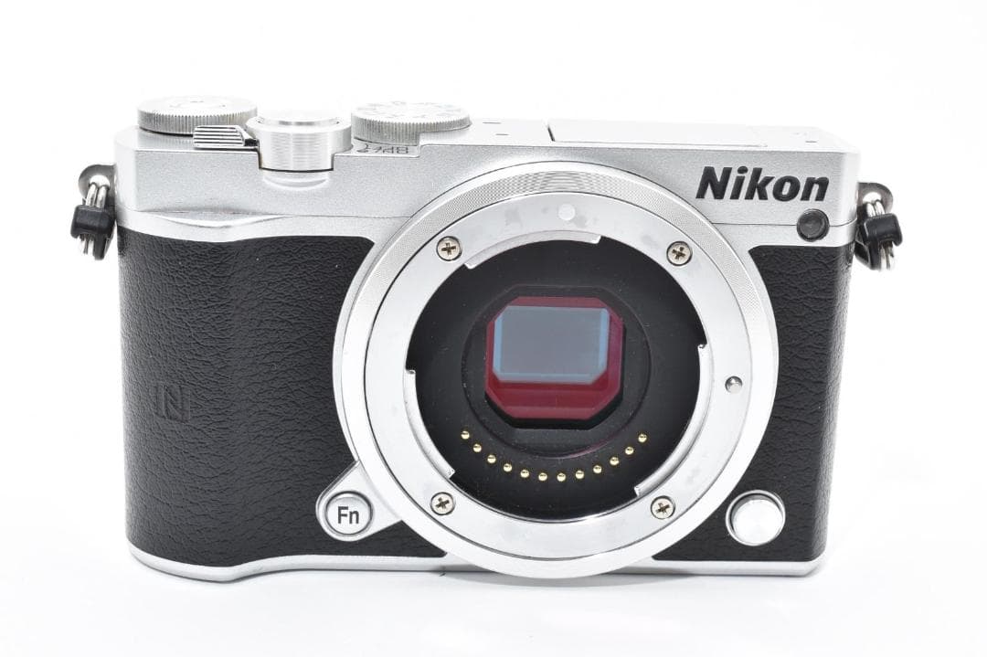 【美品】ニコン NIKON J5 小型軽量ミラーレス一眼カメラ Wi-Fi内蔵