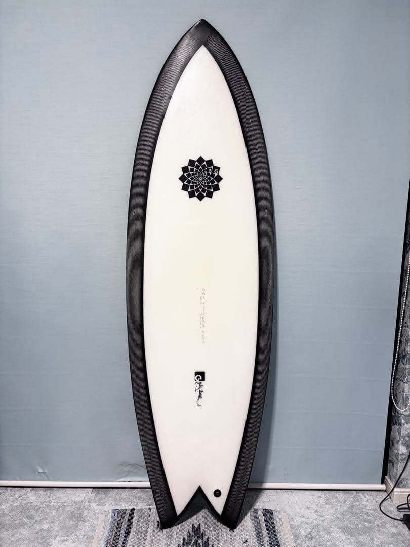 美品　GMC GARY MCNEILLツインサーフボード5.5