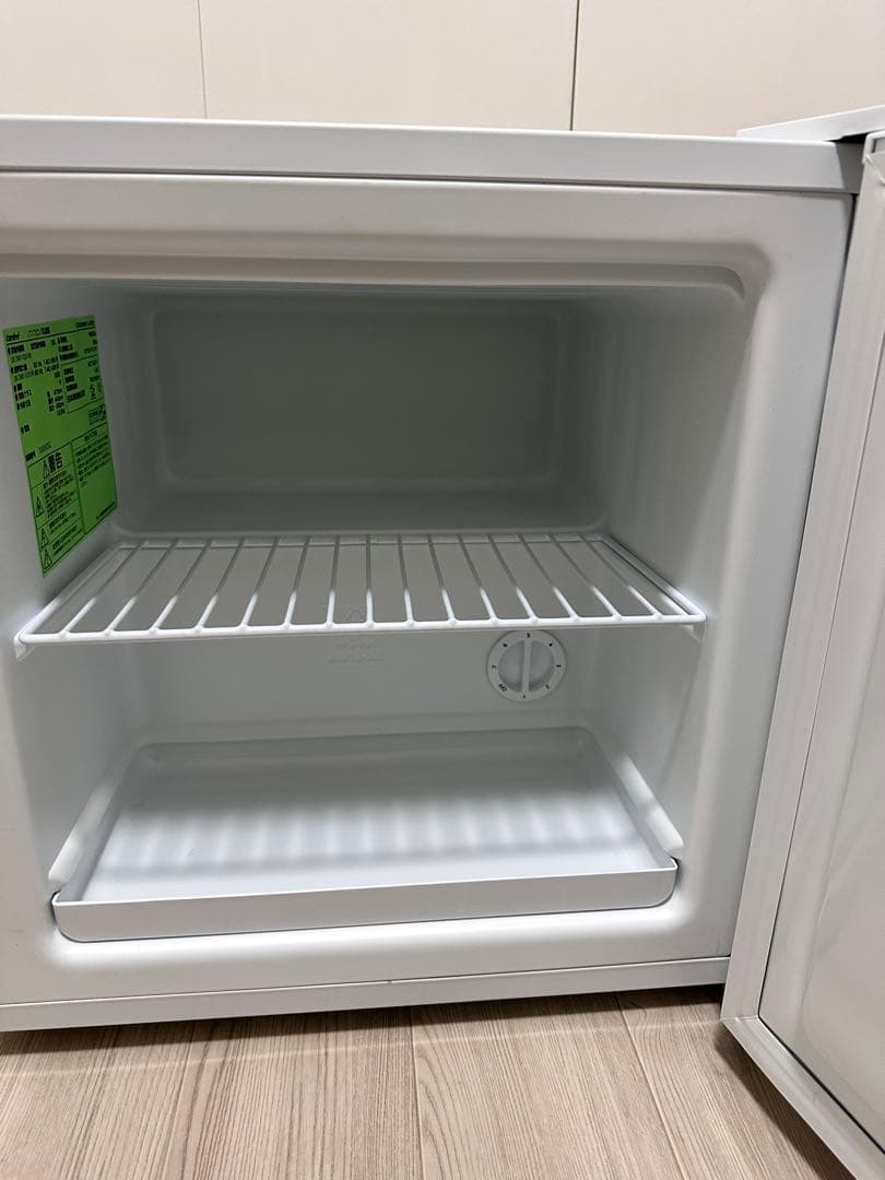 2025年製　冷凍庫　小型　confee 未使用に近い