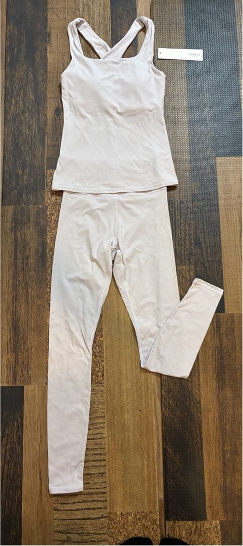 極美　emmi エミヨガ　ヨガウェア　薄パープル　吸水速乾　UVカット　接触冷感