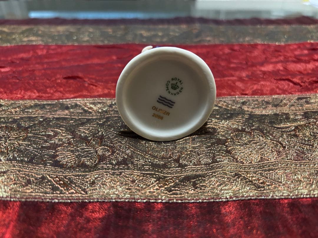 新品　  フィギュリン　2008年　オリバー