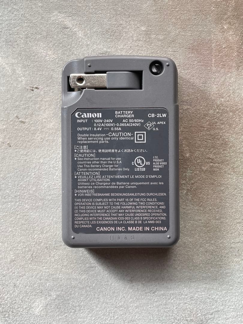 Canon EOS Digital デジタル一眼レフカメラと望遠レンズ