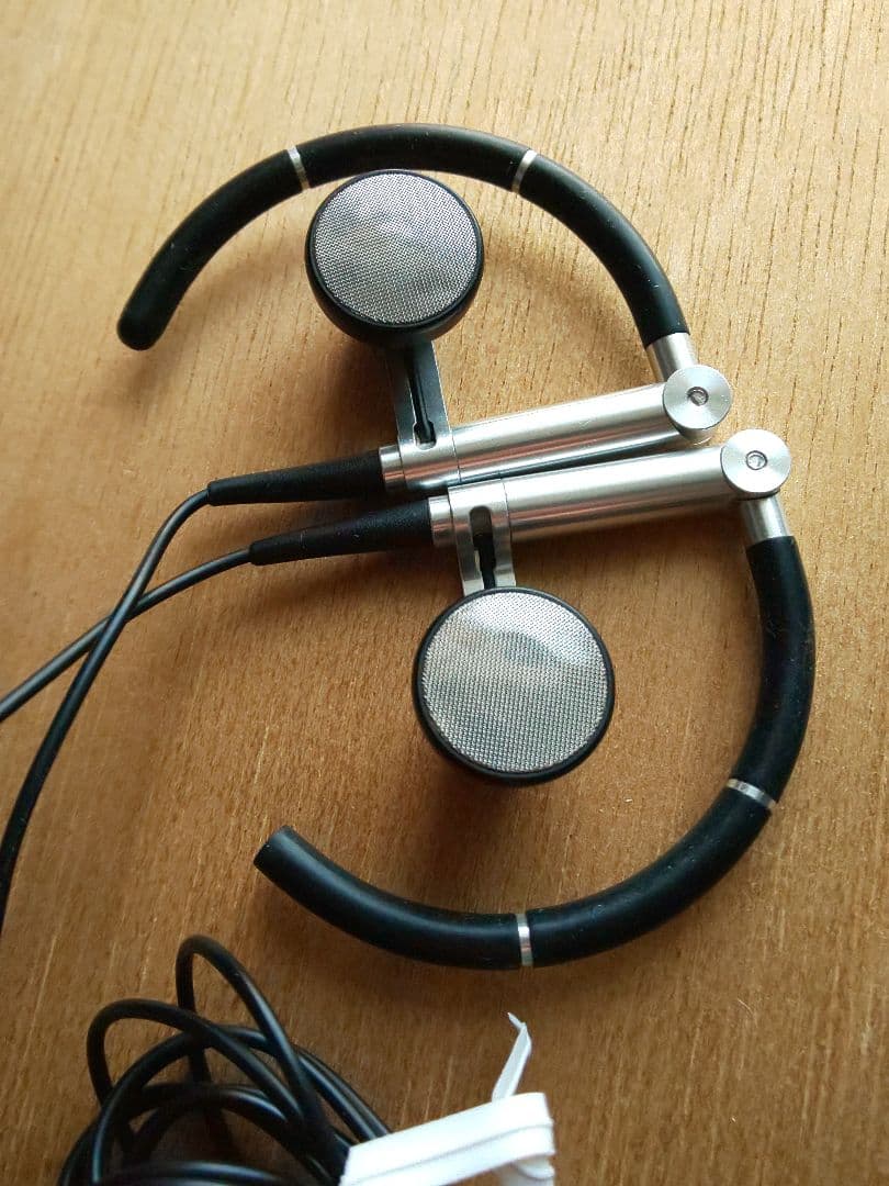 Bang&Olufsen Earphones A8有線イヤホン 収納ケース付き