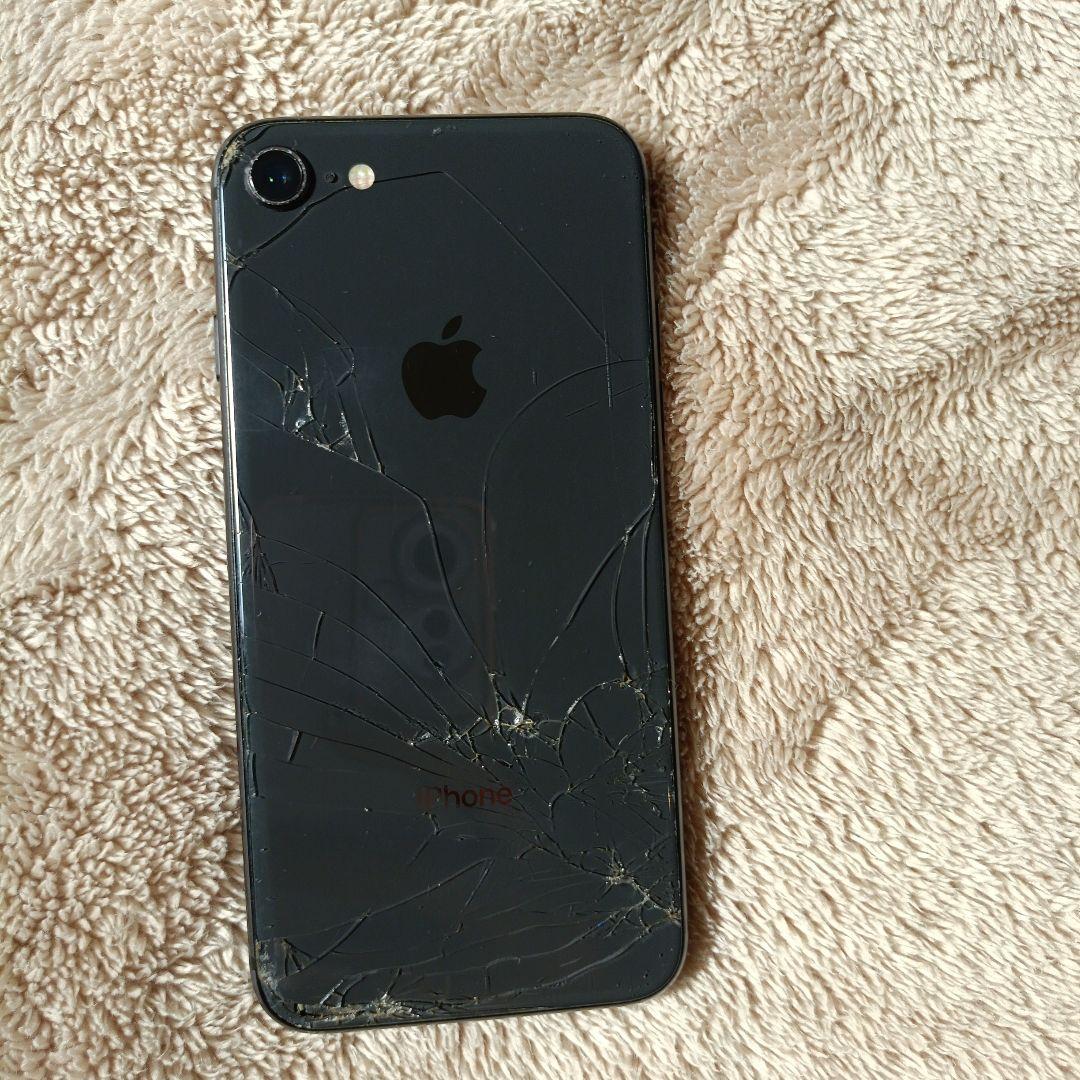 Apple iPhone 8 64GB 本体 背面われ