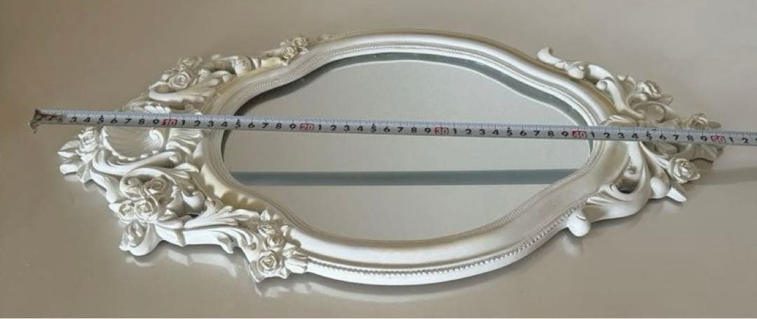 イマンにお似合いアンティーク調ホワイト薔薇壁掛けミラー