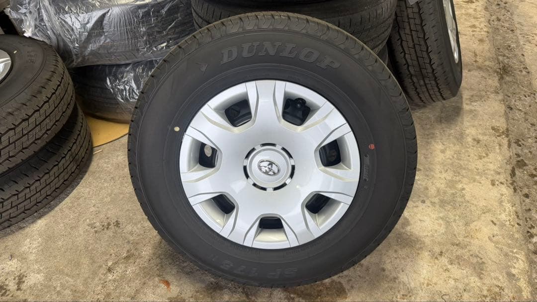 ハイエース 新車外し 4本セット DUNLOP 195/80/15タイヤセット