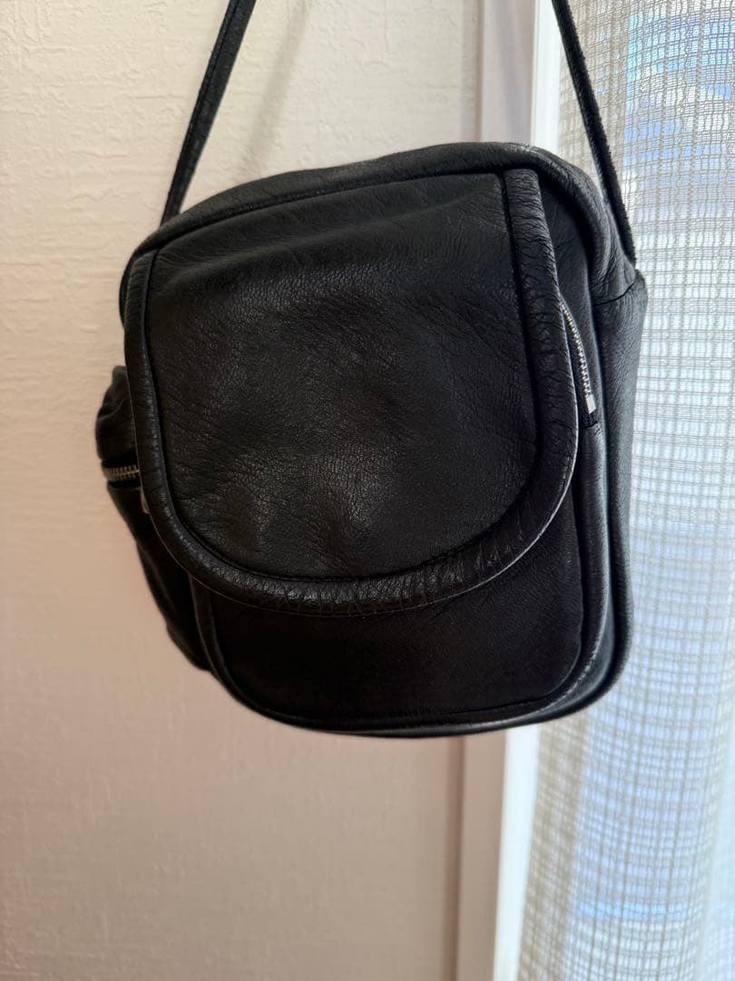 アエタ ショルダーバッグ ディアレザー 斜め掛け ボディクロス　黒