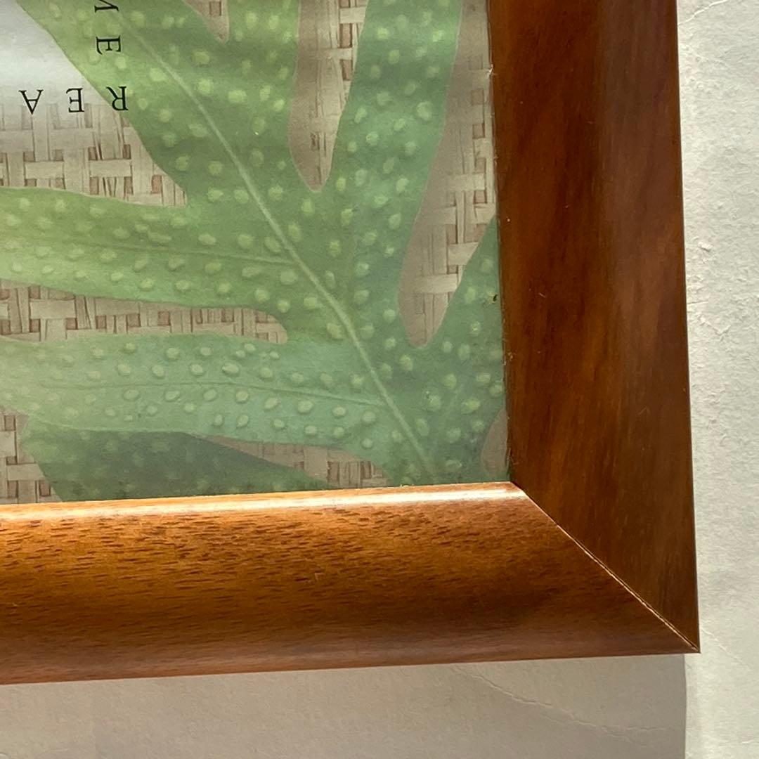 ハワイで購入した40×32センチのウッド額縁。2枚セットで