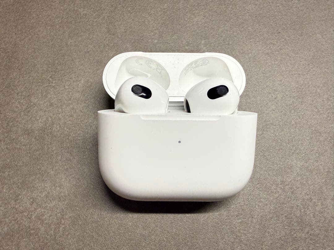 Airpods第3世代Lightning 充電ケース付き　アップル