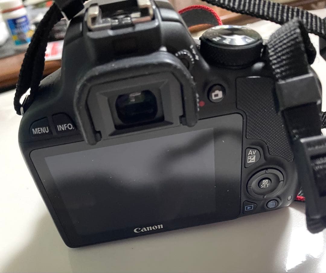 CANONデジタル一眼レフカメラEOS KissX7充電器ストラップバッテリー付