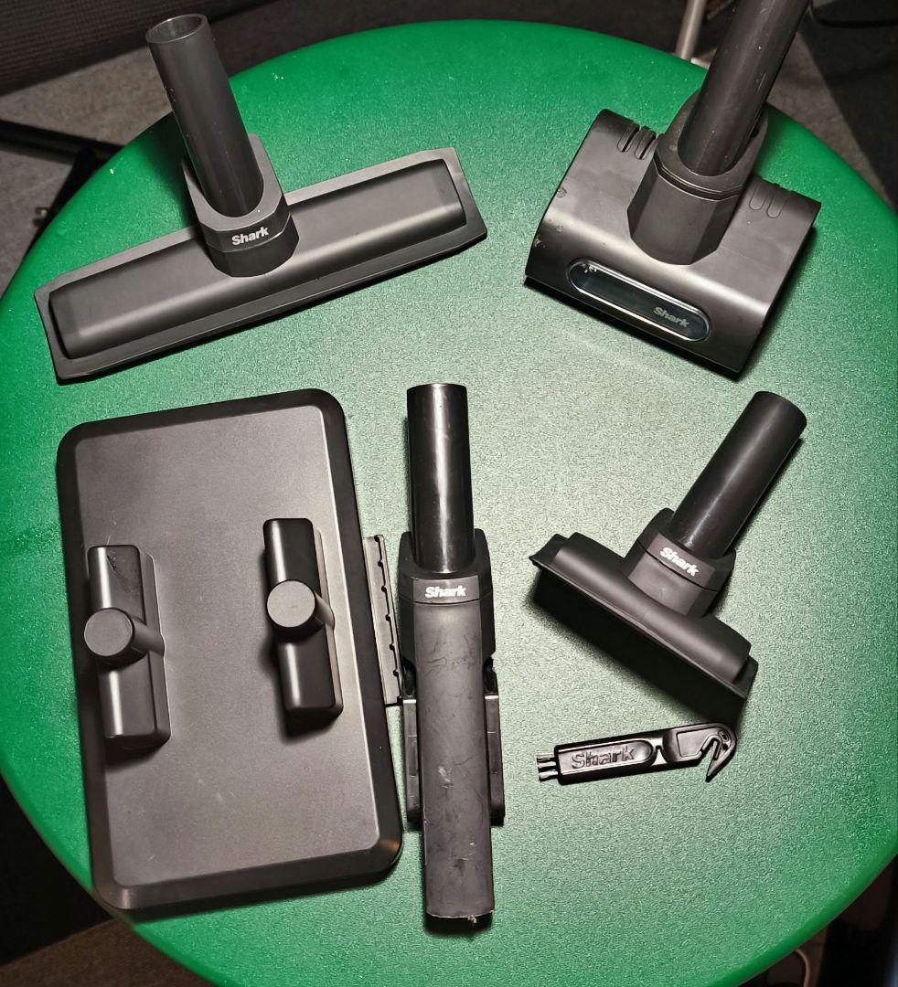 Shark スティッククリーナー本体とアタッチメントセット