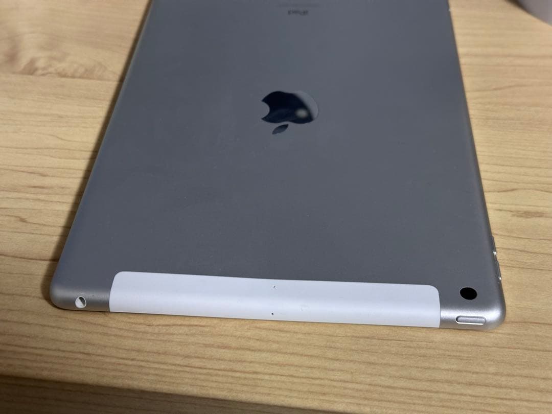 iPad 第9世代 cellularモデル シルバー 64GB 【美品】