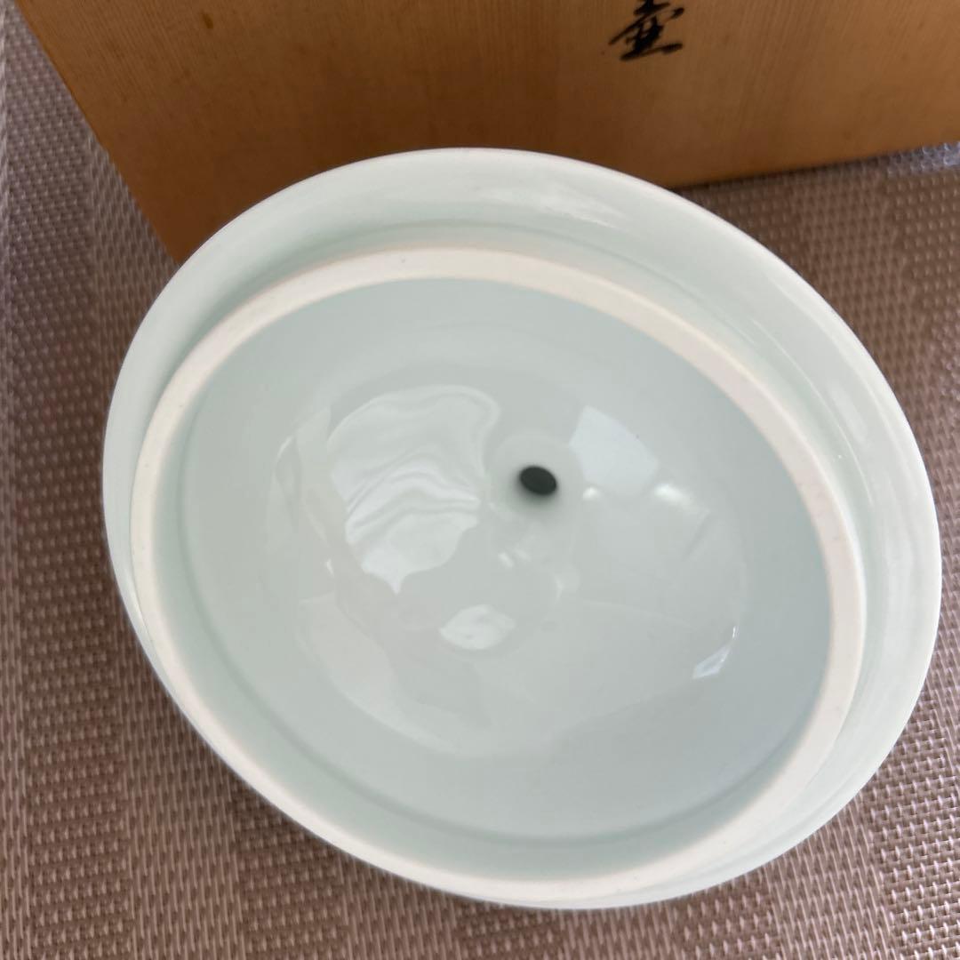 柿右衞門　岩菊文蓋付壺