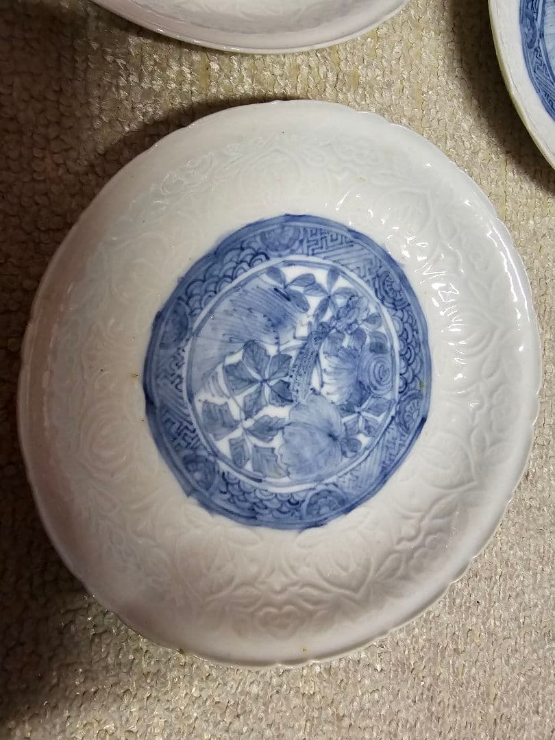 中国古美術 蔵出し品 新渡品 陽刻染付昆虫文皿 薄手 貴重な5枚組