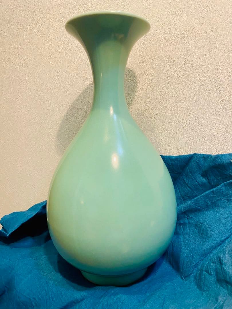 中国明代龍泉窑玉壶春瓶、箱付き、サイズ高さ約31cm径17cm口10cm