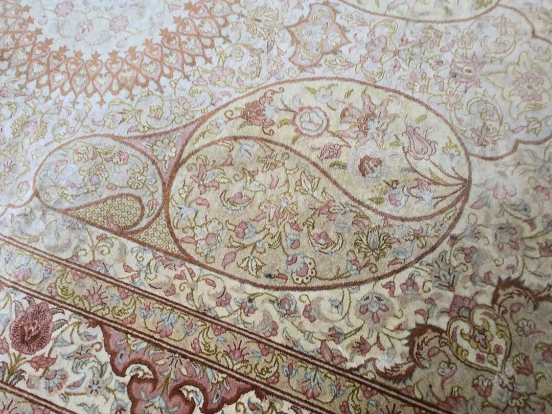 ペルシャ絨毯100%手織りシルク本物保証書クム産綺麗な色150cm×100cm